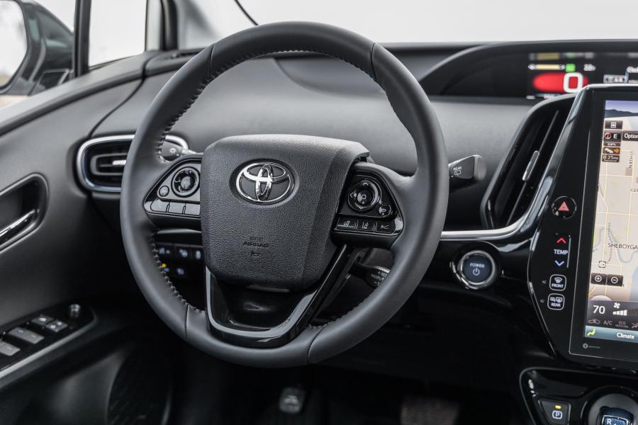Детали интерьера Toyota Prius Limited 2019 года  (NA) (фото 20 из 23)